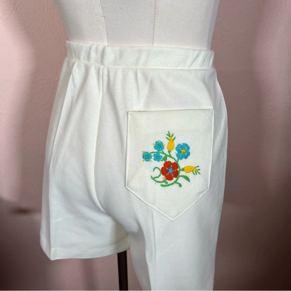 Vintage Floral Embroidery High Waisted white Polyester Shorts 1960 1970 medium - Picture 10 of 16